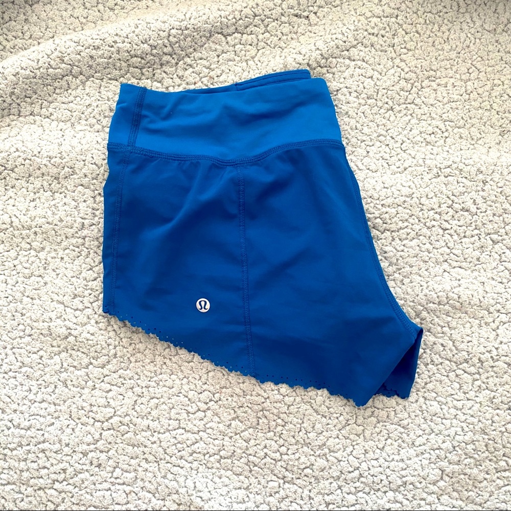 Lululemon size 6 blue scalloped running shorts